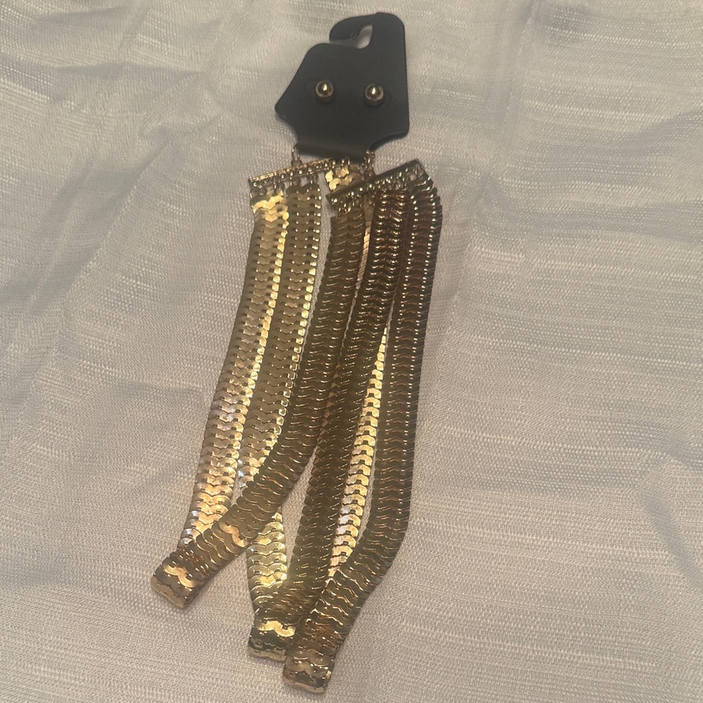 Elegant Gold Sequin Bracelet